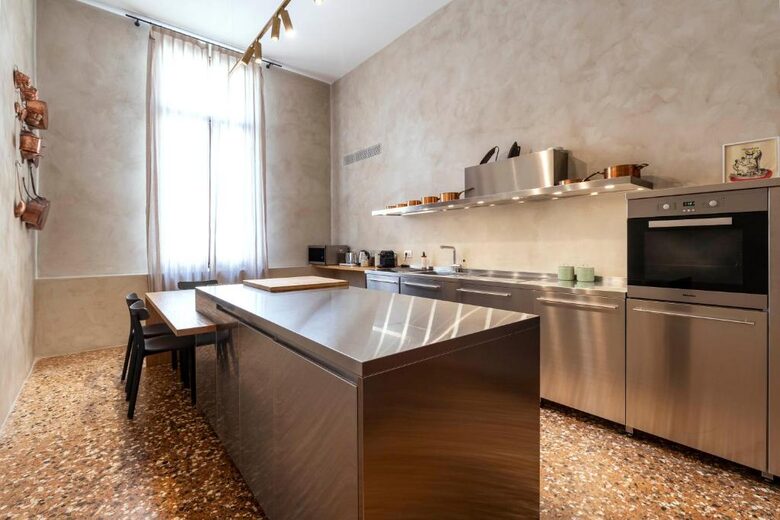 Timeless Venetian Retreat in a 15th century Palace - Venice, Italy