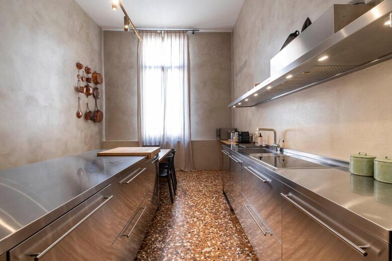 Timeless Venetian Retreat in a 15th century Palace - Venice, Italy