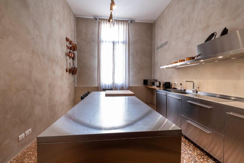 Timeless Venetian Retreat in a 15th century Palace - Venice, Italy