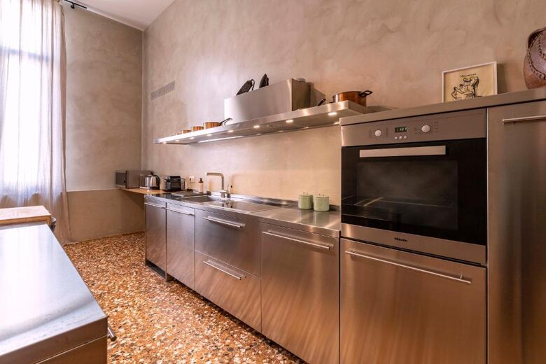 Timeless Venetian Retreat in a 15th century Palace - Venice, Italy