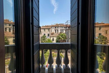 Timeless Venetian Retreat in a 15th century Palace - Venice, Italy