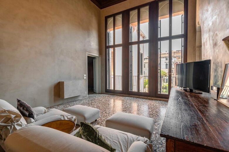 Timeless Venetian Retreat in a 15th century Palace - Venice, Italy
