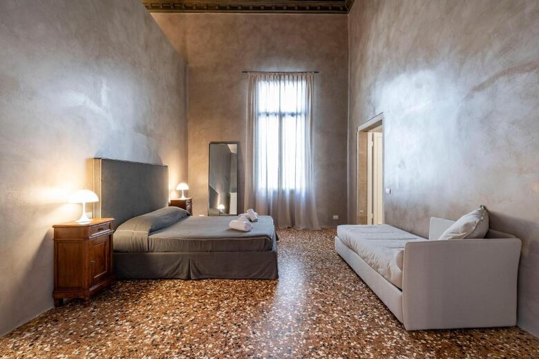 Timeless Venetian Retreat in a 15th century Palace - Venice, Italy