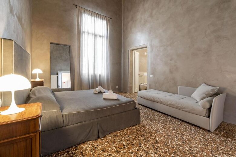 Timeless Venetian Retreat in a 15th century Palace - Venice, Italy