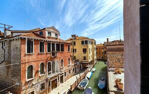 Timeless Venetian Retreat in a 15th century Palace - Venice, Italy