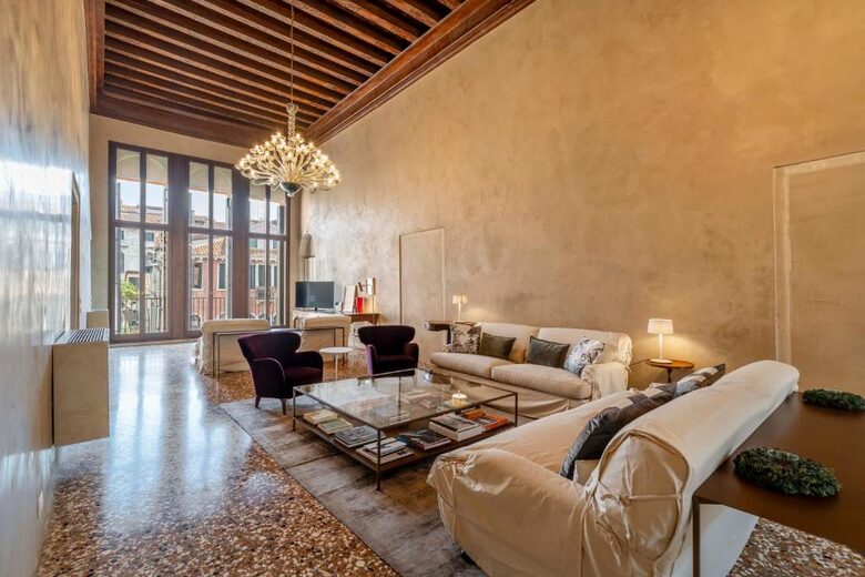 Timeless Venetian Retreat in a 15th century Palace - Venice, Italy