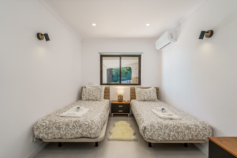 Stylish 5-Bedroom Algarve Retreat with Pool - Lagos, Portugal