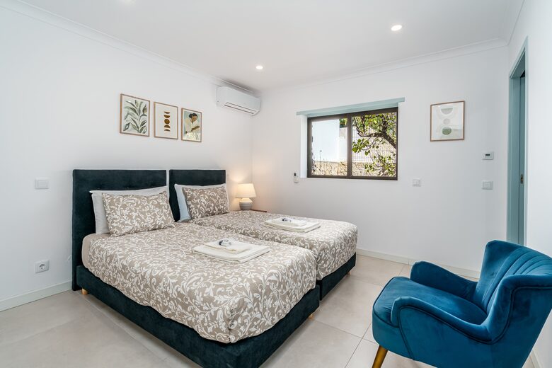 Stylish 5-Bedroom Algarve Retreat with Pool - Lagos, Portugal