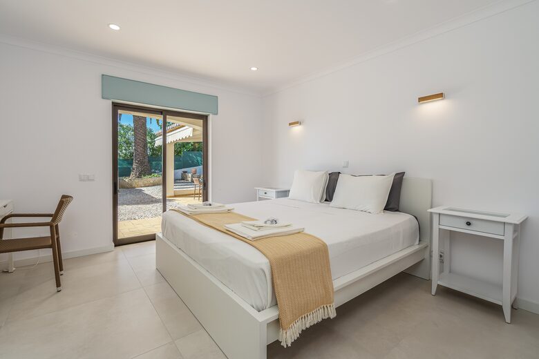 Stylish 5-Bedroom Algarve Retreat with Pool - Lagos, Portugal