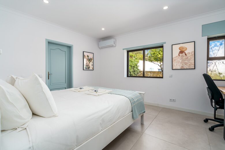 Stylish 5-Bedroom Algarve Retreat with Pool - Lagos, Portugal