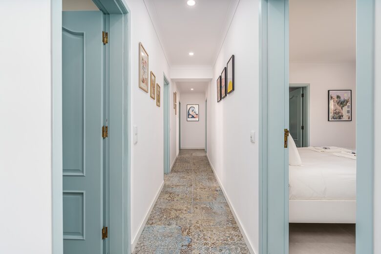 Stylish 5-Bedroom Algarve Retreat with Pool - Lagos, Portugal