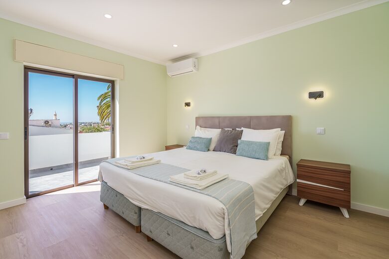 Stylish 5-Bedroom Algarve Retreat with Pool - Lagos, Portugal