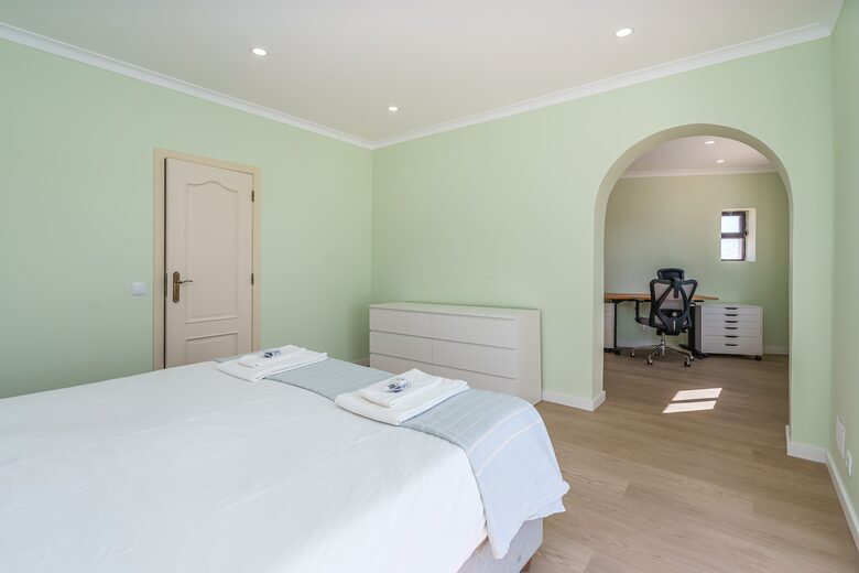 Stylish 5-Bedroom Algarve Retreat with Pool - Lagos, Portugal