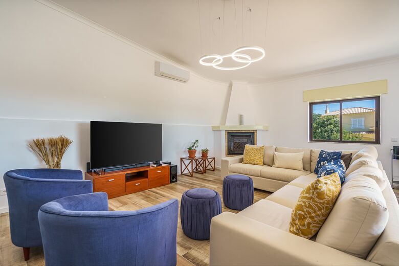 Stylish 5-Bedroom Algarve Retreat with Pool - Lagos, Portugal