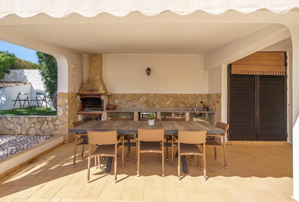 Stylish 5-Bedroom Algarve Retreat with Pool - Lagos, Portugal