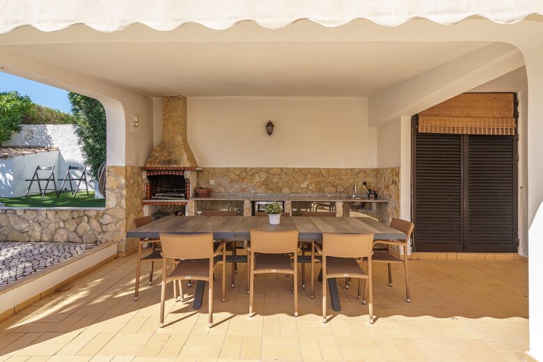 Stylish 5-Bedroom Algarve Retreat with Pool - Lagos, Portugal