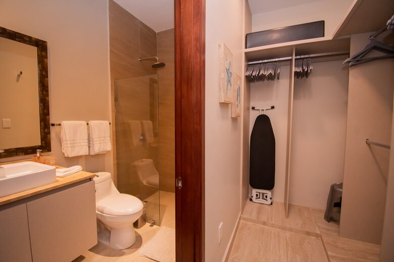 2nd Bedroom Bath and Closet