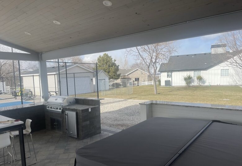 Pickleball Paradise: Retreat with Outdoor Courts & Relaxation - Bluffdale, Utah