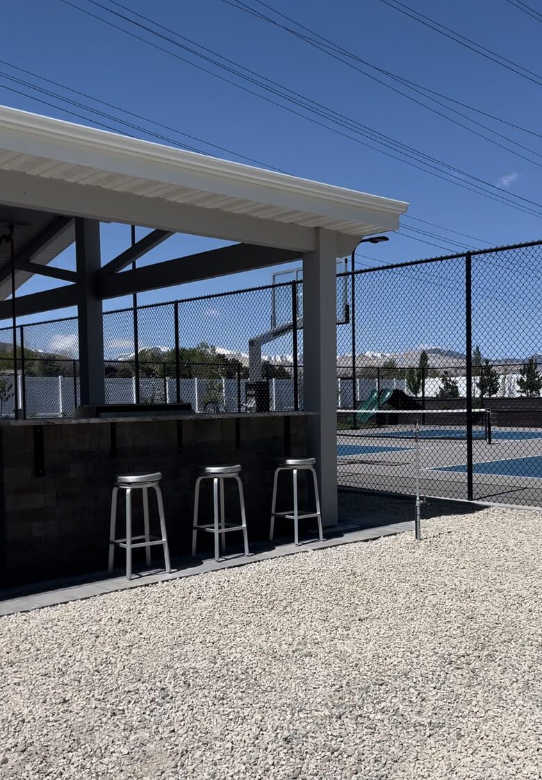 Pickleball Paradise: Retreat with Outdoor Courts & Relaxation - Bluffdale, Utah