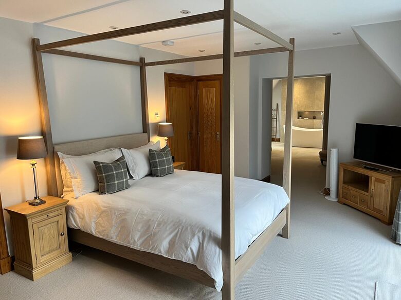 Tall Pines Waterfront Highland Lodge - Gairlochy, United Kingdom