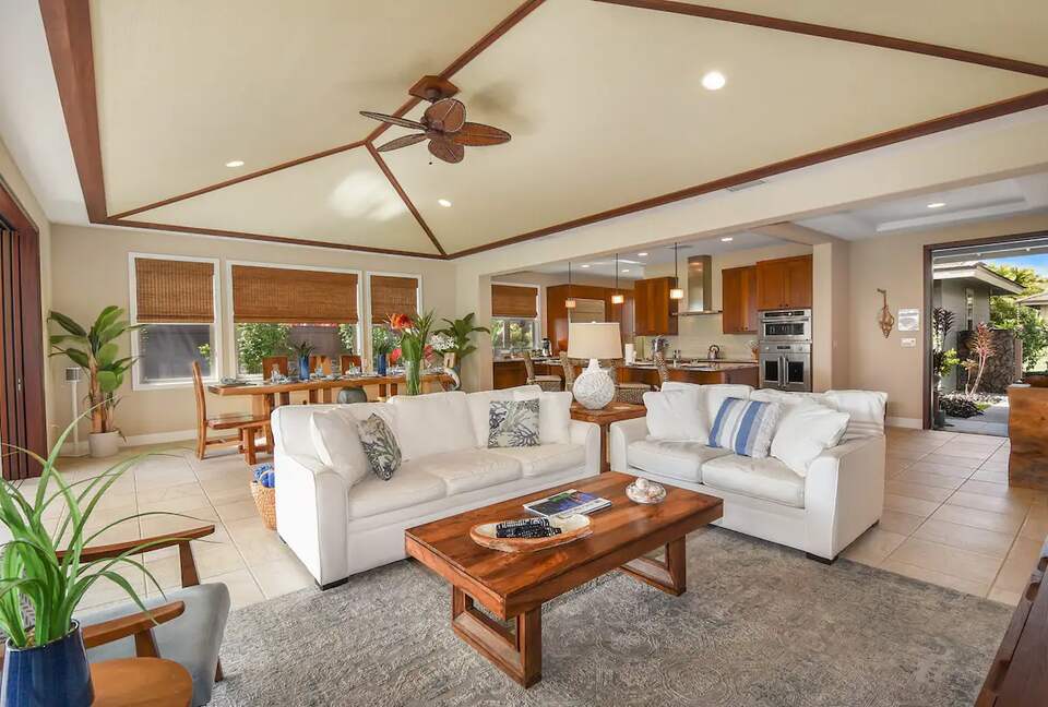 Modern Golf Front Retreat with Private Pool & Spa - Kailua Kona, Hawaii