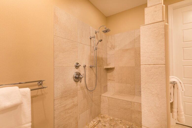 Modern Golf Front Retreat with Private Pool & Spa - Kailua Kona, Hawaii