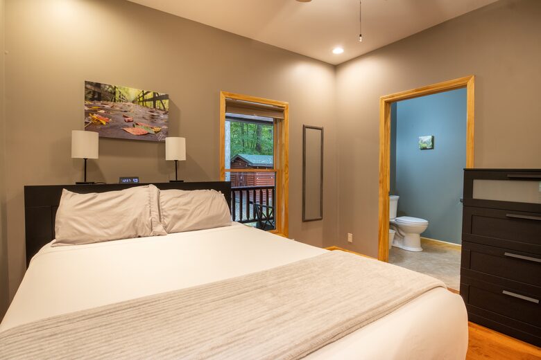 Log Cabin Luxury in the Woods - Fayetteville, West Virginia
