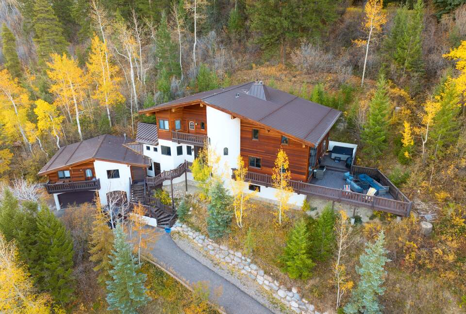 Mountain Swiss Chalet between Vail Resort and Beaver Creek Resort - Avon, Colorado