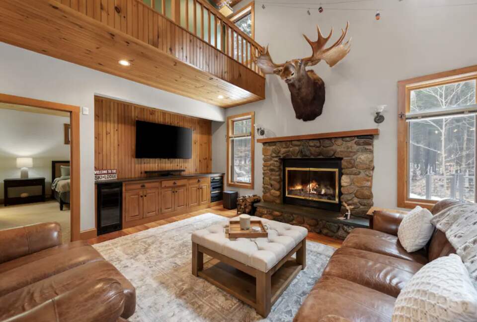 Spacious 6 Bedroom Family Vacation Getaway - Lincoln, New Hampshire