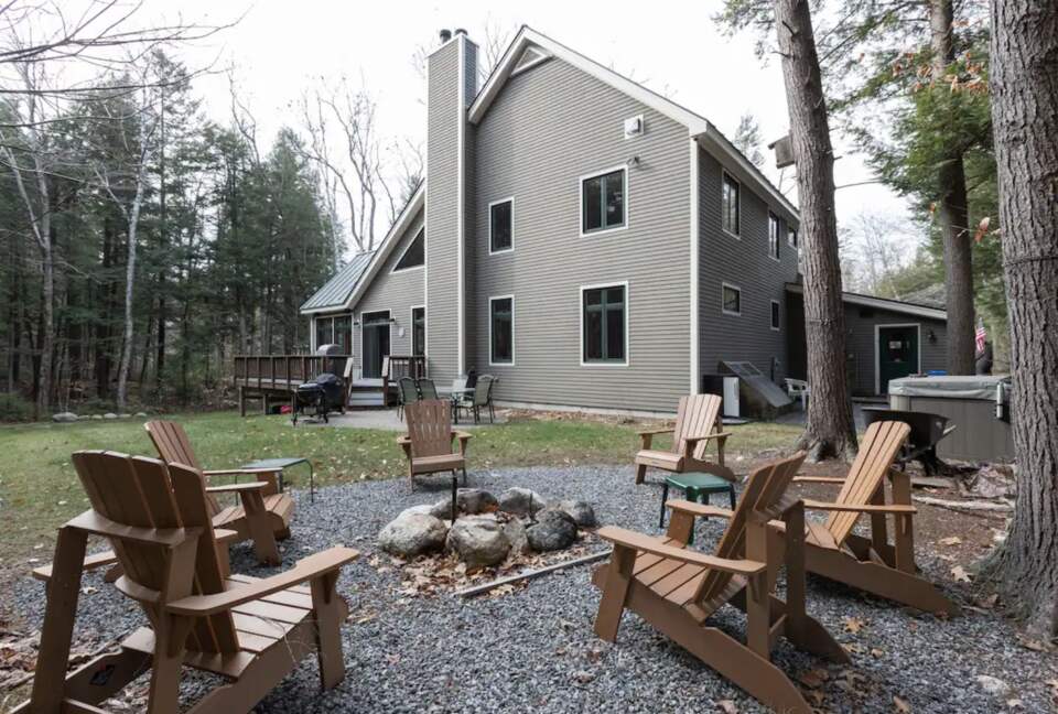 Spacious 6 Bedroom Family Vacation Getaway - Lincoln, New Hampshire