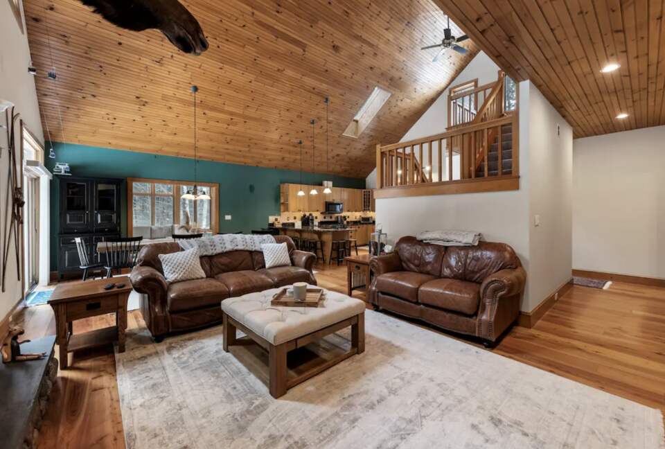 Spacious 6 Bedroom Family Vacation Getaway - Lincoln, New Hampshire