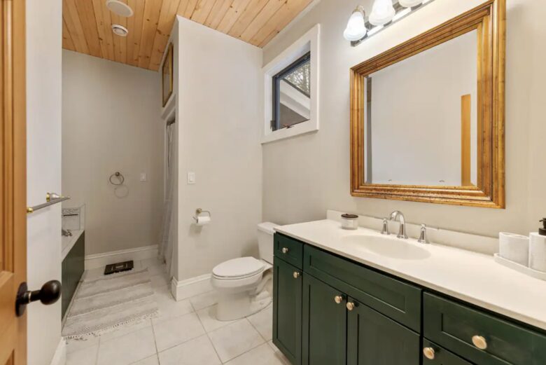Spacious 6 Bedroom Family Vacation Getaway - Lincoln, New Hampshire