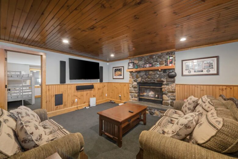 Spacious 6 Bedroom Family Vacation Getaway - Lincoln, New Hampshire
