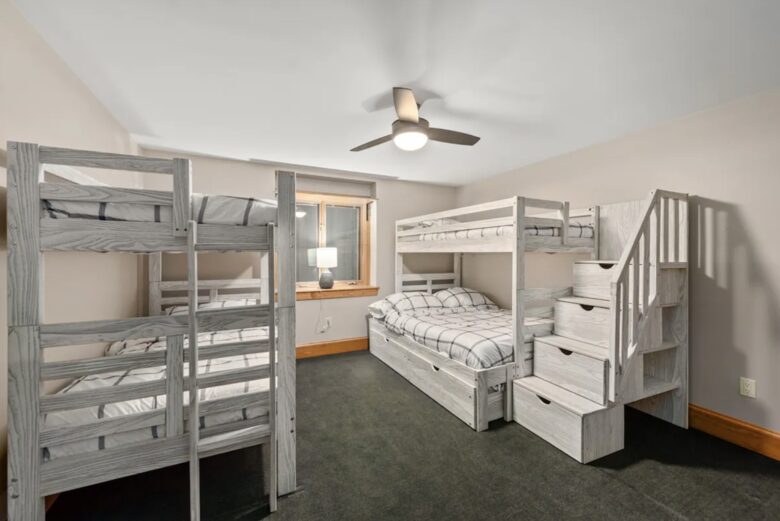 Spacious 6 Bedroom Family Vacation Getaway - Lincoln, New Hampshire