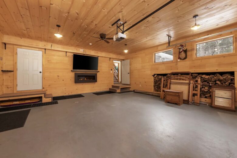 Spacious 6 Bedroom Family Vacation Getaway - Lincoln, New Hampshire