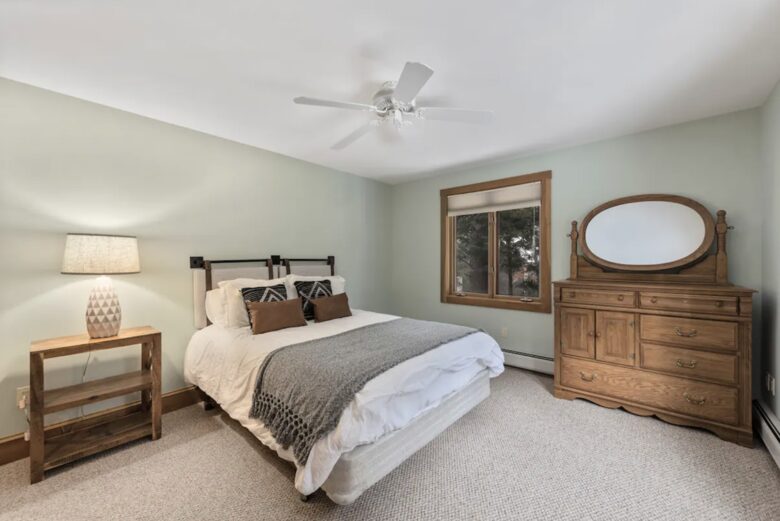 Spacious 6 Bedroom Family Vacation Getaway - Lincoln, New Hampshire