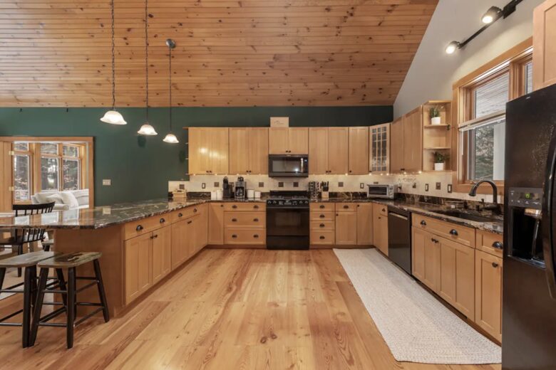 Spacious 6 Bedroom Family Vacation Getaway - Lincoln, New Hampshire