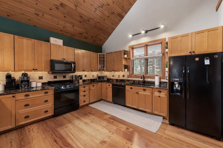 Spacious 6 Bedroom Family Vacation Getaway - Lincoln, New Hampshire