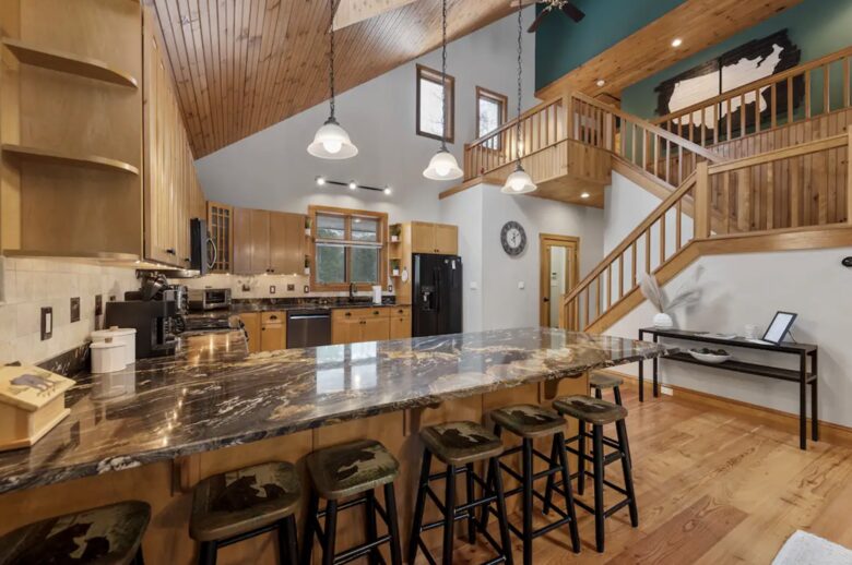 Spacious 6 Bedroom Family Vacation Getaway - Lincoln, New Hampshire