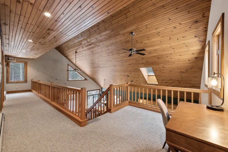 Spacious 6 Bedroom Family Vacation Getaway - Lincoln, New Hampshire