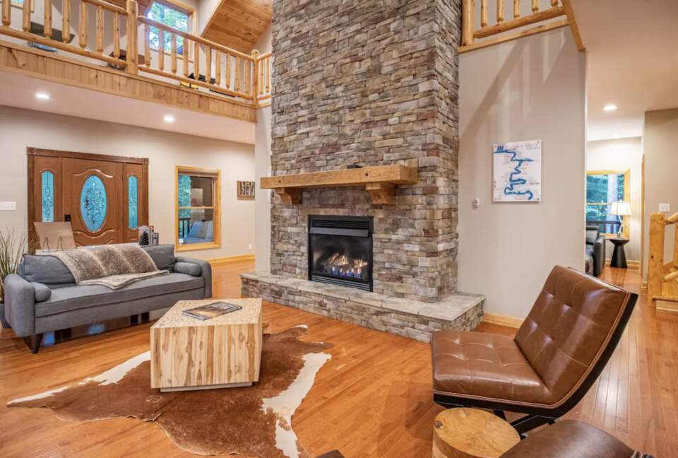 Log Cabin Luxury in the Woods - Fayetteville, West Virginia