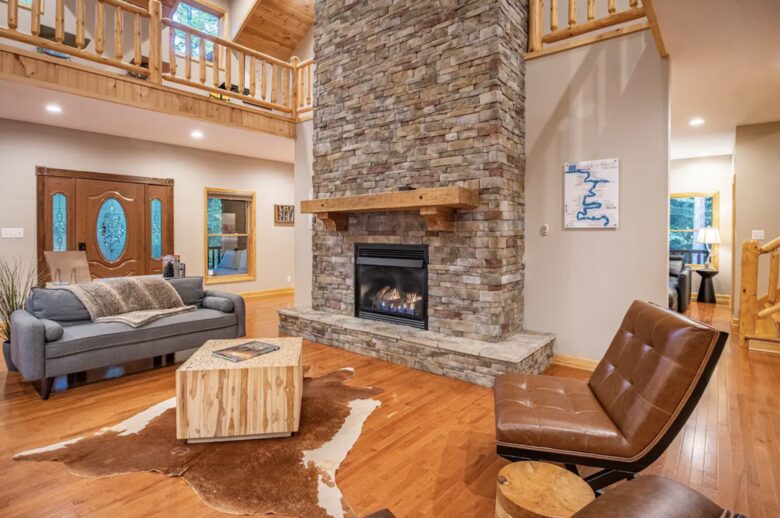 Log Cabin Luxury in the Woods - Fayetteville, West Virginia