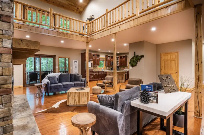 Log Cabin Luxury in the Woods - Fayetteville, West Virginia