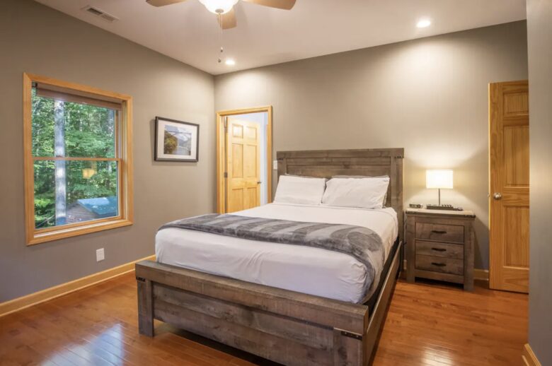 Log Cabin Luxury in the Woods - Fayetteville, West Virginia
