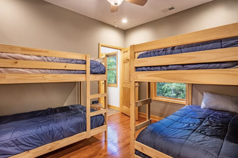 Log Cabin Luxury in the Woods - Fayetteville, West Virginia