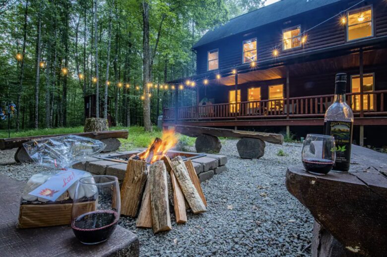 Log Cabin Luxury in the Woods - Fayetteville, West Virginia