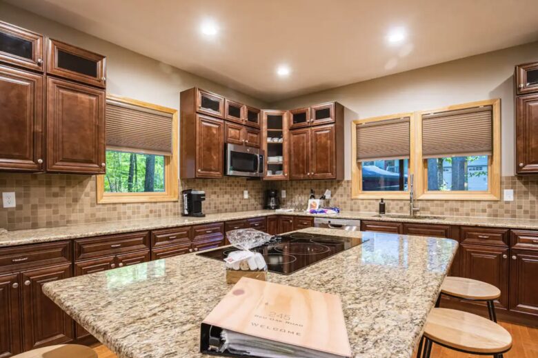 Log Cabin Luxury in the Woods - Fayetteville, West Virginia
