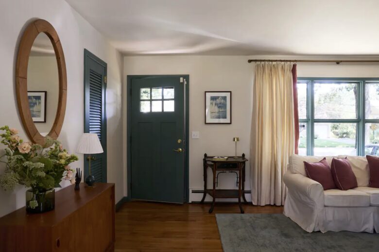 Interior Design Lovers Retreat Near the Ocean - Bellport, New York