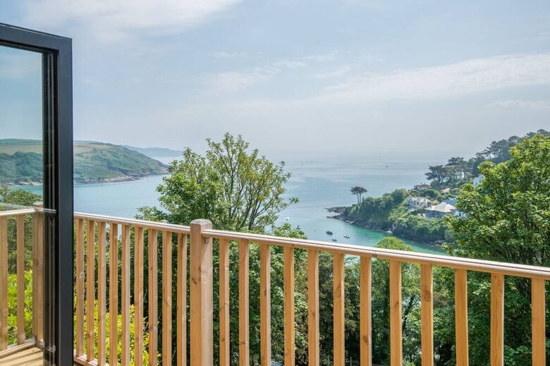 Murrawingi Modern Coastal Home - Salcombe, United Kingdom