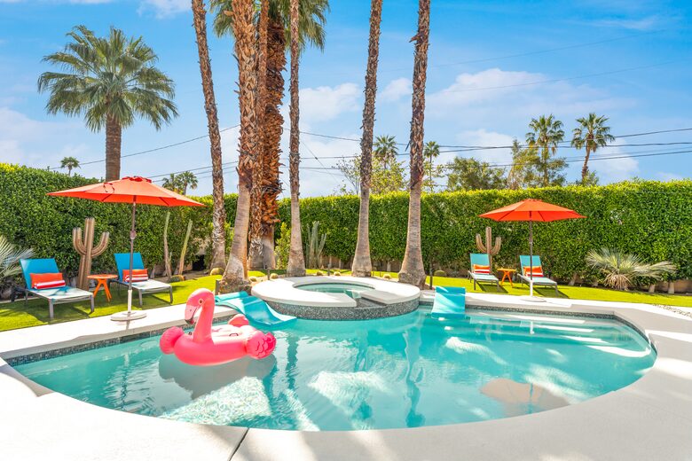 Atomic Hideaway: Iconic Mid-Century Retreat - Palm Springs, California